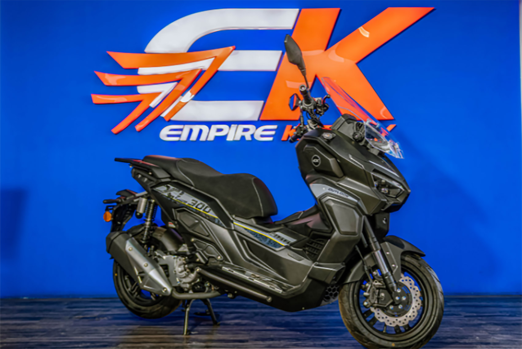 EK lanza la Outlook 300XL: primera scooter doble propósito de Venezuela